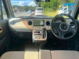 広々運転席で視界も良好です！