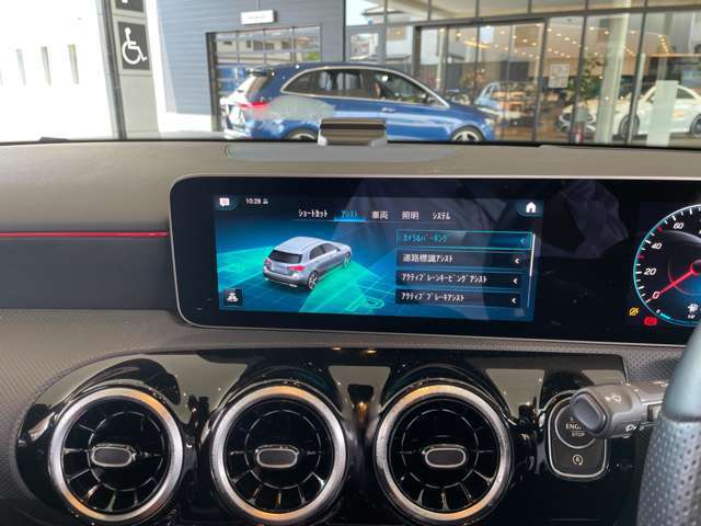 メルセデス・ベンツの定める厳しい基準をクリアしたお車のみをご案内させて頂きます。納車前整備はメーカー規定に基づき100項目以上にも及ぶ点検を熟練のメカニックによって行いご納車させて頂きます