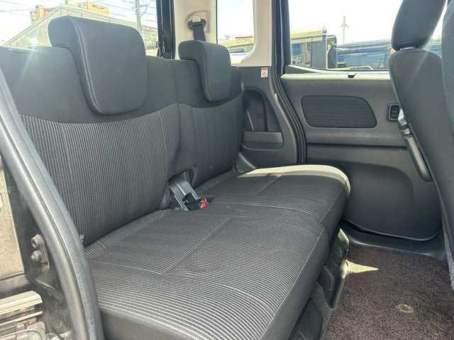 ハッチバックをあけると荷物を積めるスペースが♪