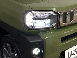 【LEDヘッドライト】ディスチャージヘッドライト（HID）と同等の明るさで、夜道や雨天走行が明るく視界良好！！　フォグライトも装備で、安心感さらにUPです♪安心ドライブを楽しんで下さい♪