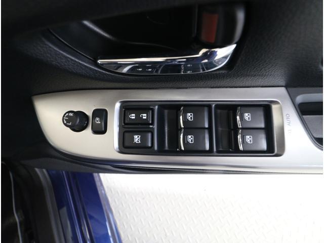 ■運転席からドアミラー開閉＆角度調整、集中ドアロック、全ウィンドーの開閉を行えるスイッチが集約されております。