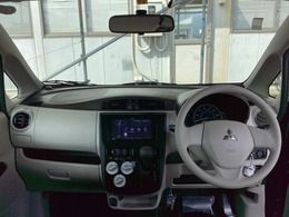 フロントガラスが大きく、ワイドな視界で運転もしやすくなるように、設計されています。