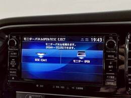 店内には最新ナビの展示ブースもございます。カロッツェリア・アルパイン・イクリプスのカーナビを取り扱っており、バックカメラ・フリップダウンモニターの取付も可能です。