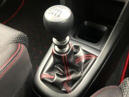 【フロア6速MT】走りの6速MT！！スポーティーな走行をお楽しみいただけます♪