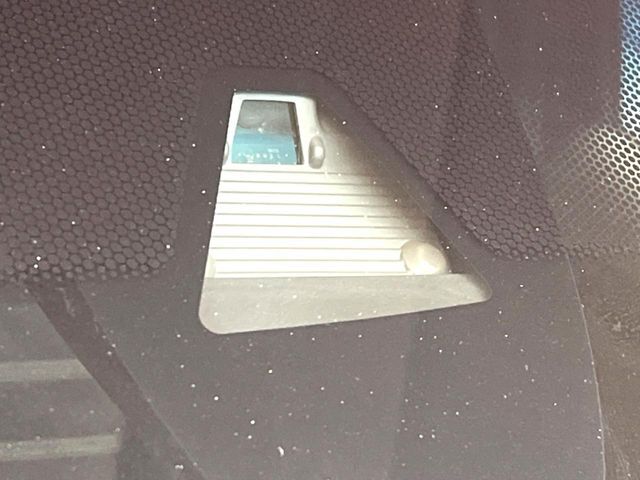 【ホンダセンシング】走行中に前方の車両等を認識し、衝突しそうな時は警報とブレーキで衝突回避と被害軽減をアシスト。より安全にドライブをお楽しみいただけます。