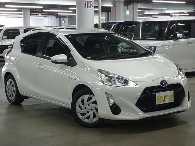 雨が降ってもゆったりと車選びができる全天候型立体展示場！エスカレーター完備！