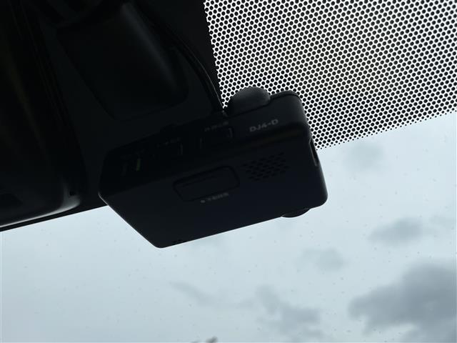 気になる車はすぐにお問い合わせください！画面右側の0066から始まる無料ダイヤルからお問い合わせ下さい！専門スタッフがお車のご質問にお答えいたします！