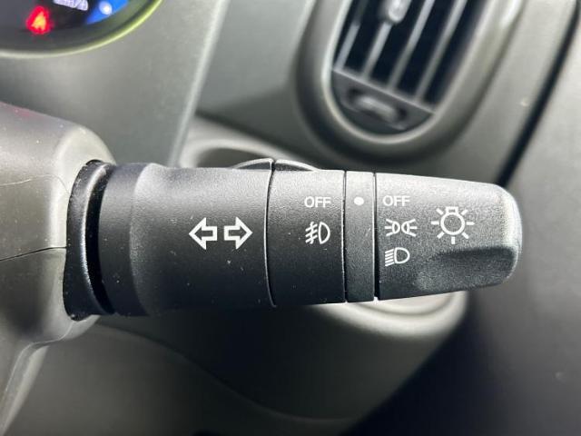 WECARSの展示場では実際に見て、触ってお車をお選びいただけます！知識の豊富な営業スタッフが様々なカーライフをご提案いたします！