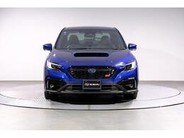 コの字モチーフのポジションランプとヘキサゴン(六角形)グリルが最近の「スバル顔」です