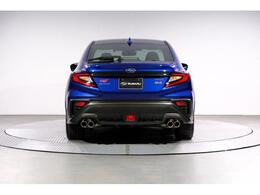 視界不良の際に追突を防止するリヤフォグランプ付き