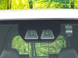 【スマートアシスト】走行中に前方の車両等を認識し、衝突しそうな時は警報とブレーキで衝突回避と被害軽減をアシスト。より安全にドライブをお楽しみいただけます。