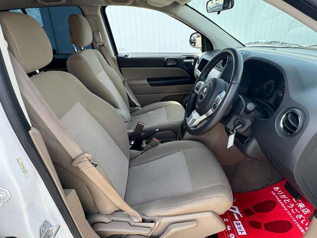 運転席シート廻りは使用感も少なく、良好な状態となっています。丁寧に使われていたことがよくわかります。