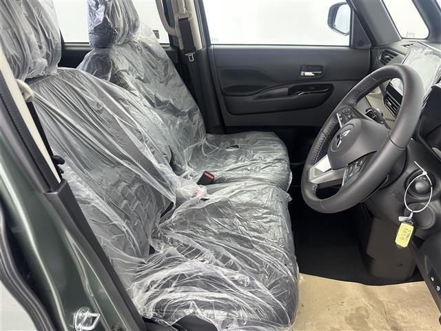 【運転席】座り心地が良いシートなので長時間の運転でも快適にお過ごしいただけます。新品のフロアマットのご注文も可能です。掲載箇所以外にご希望の写真がございましたらお気軽にお問い合わせ下さい。