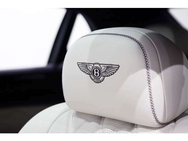 純正オプションのW12 Mulliner Specification専用Bentley Wing刺繍ヘッドレスト装備！！純正オプションのハンド・クロス・ステッチ装備！！