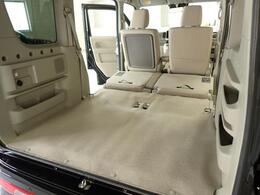 リヤシートを格納すると　ほぼフラットな広々荷室に☆