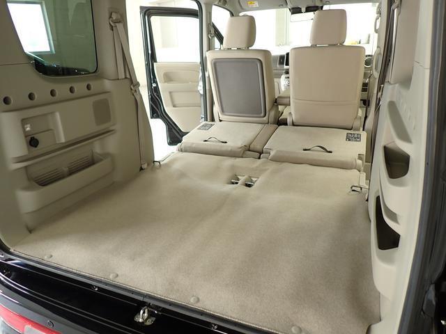 リヤシートを格納すると　ほぼフラットな広々荷室に☆