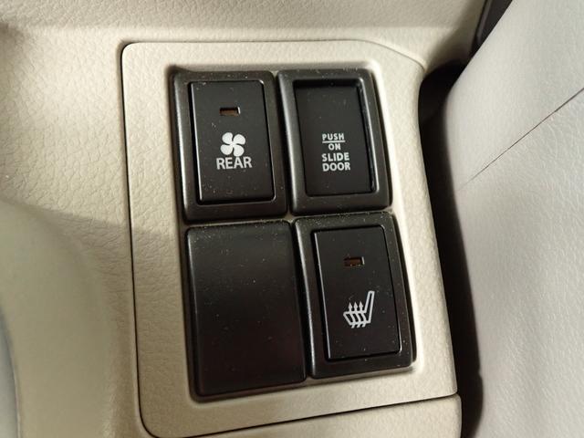 運転席に、寒い日に嬉しいシートヒーター装備。ワンプッシュで、じんわりと温めてくれます。
