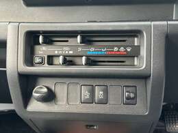 エアコン付きなので夏場の運転も快適♪衝突軽減ブレーキや横滑り防止付きなので安心して運転できます☆