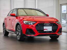 通常のA1と比較し、専用セッティングのサスペンションを用いて下部の車高は40mmほど高い仕様になっています。