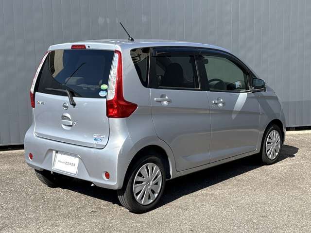 愛知日産の中古車は全車保証付きです。納車後も全国日産ディーラーで対応可能。安心してお乗りいただけます。