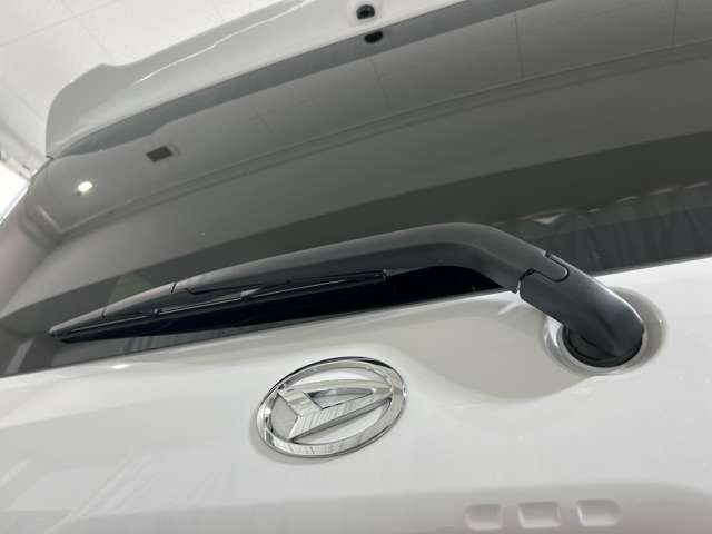 ご購入後には洗車も欠かせませんよね！？当店では、洗車のプロが普段お手入れが行き届かない箇所も済み済みまで綺麗にしています！