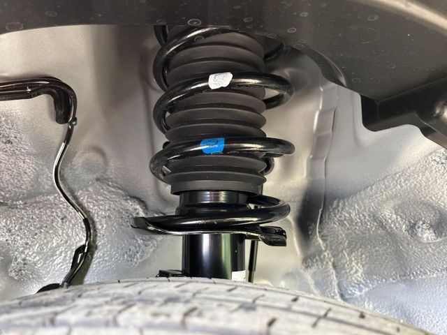 お車を安心してお乗りいただく為には、足回りの定期点検が欠かせません。サービスサポート（有償保証）では無料点検もご提供しており、安心のカーライフをお過ごしいただけるサポート体制が整っています。