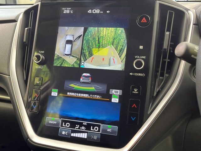 【マルチテレインモニター】車のフロントやサイドのカメラ画像を同時にモニター表示することで、悪路や狭い道を走行時でも周囲の状況確認ができ安心！本格SUVにうれしい装備です♪