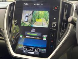 【マルチテレインモニター】車のフロントやサイドのカメラ画像を同時にモニター表示することで、悪路や狭い道を走行時でも周囲の状況確認ができ安心！本格SUVにうれしい装備です♪