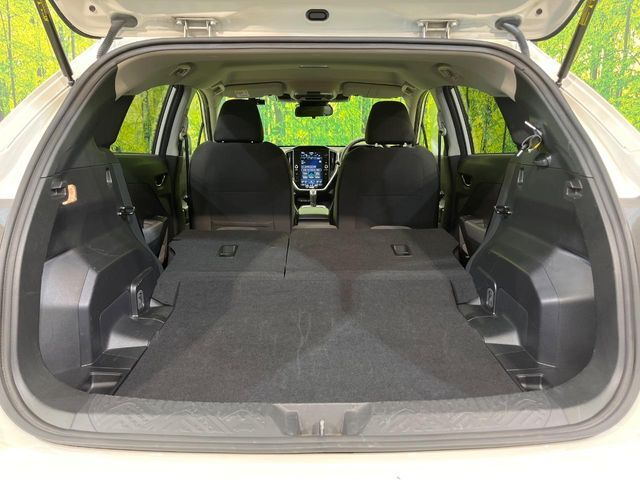 後席を格納すると、これだけの広さが！シーンに合わせたシートアレンジで、大きな荷物も積むことが出来ます♪
