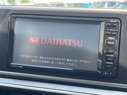 【純正ナビ】人気の純正ナビを装備しております。ナビの使いやすさはもちろん、オーディオ機能も充実！キャンプや旅行はもちろん、通勤や買い物など普段のドライブも楽しくなるはず♪