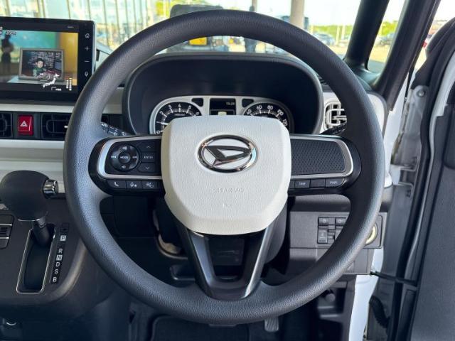 WECARSの展示場では実際に見て、触ってお車をお選びいただけます！知識の豊富な営業スタッフが様々なカーライフをご提案いたします！