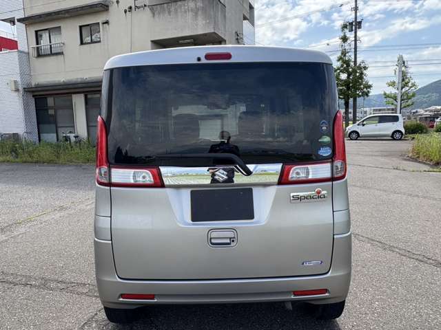 室内展示場を完備しておりますので、天候の悪い日でもゆっくりと車両をご覧下さい。