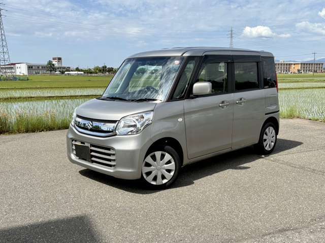 車両の品質管理は室内展示場を完備しておりますので、品質を保った状態の車両をご覧いただけます。
