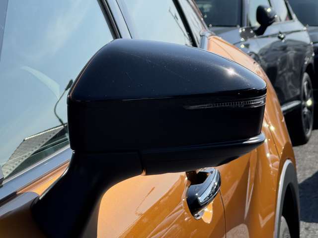 【電動格納式ミラー】ボタンでドアミラーの開閉が可能！