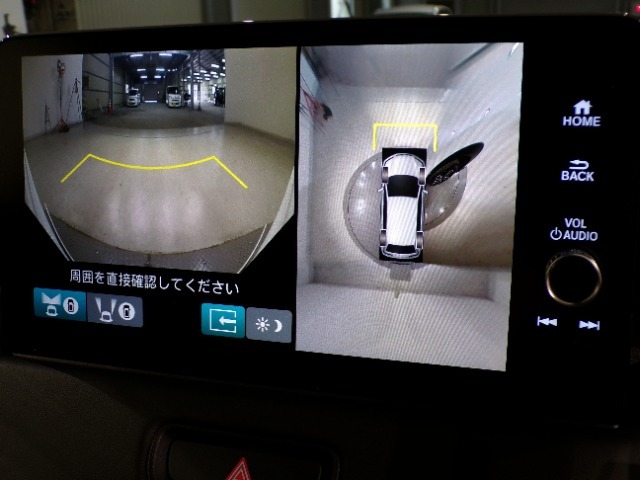 バックカメラもあるので後退時も安心です。視点も切り替えができて便利です。