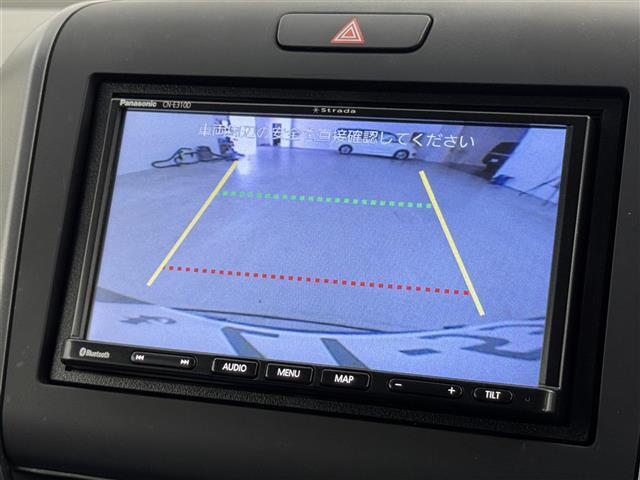 【バックモニター】後ろのカメラの映像がモニターに映し出されるので、後方の見えない死角や、障害物との距離感などもしっかり安全確認することができます！