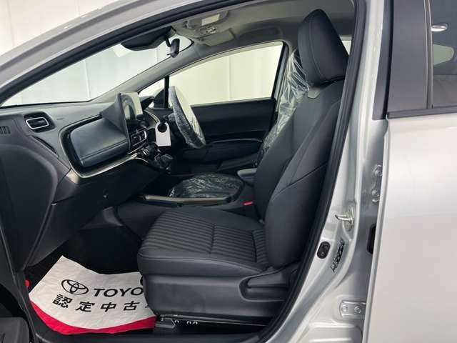 足元がゆったりできる広さで、長時間座っていても疲れにくそうですね。