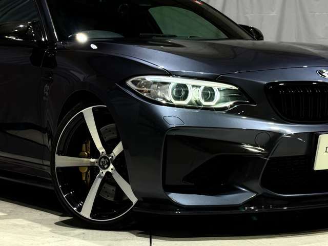 BMW M2 クーペのデザイン・コンセプトは、ハイ・パフォーマンスを誇るレーシングカーからインスピレーションを得たものである。