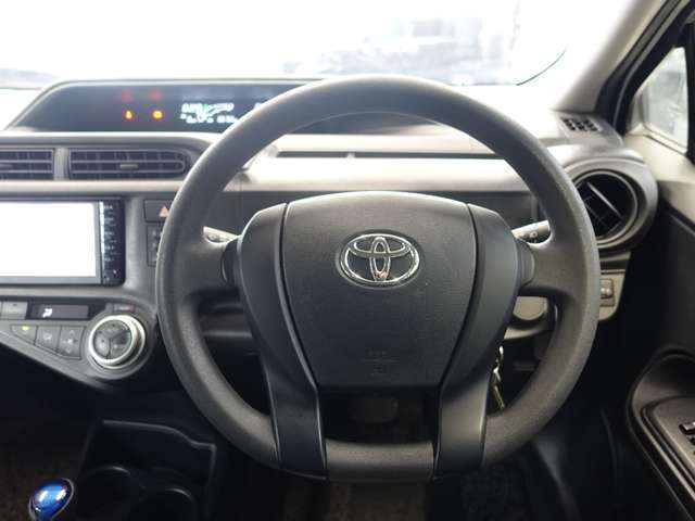 頑丈で長持ちするウレタンステアリング！革と違ってはがれにくいです！