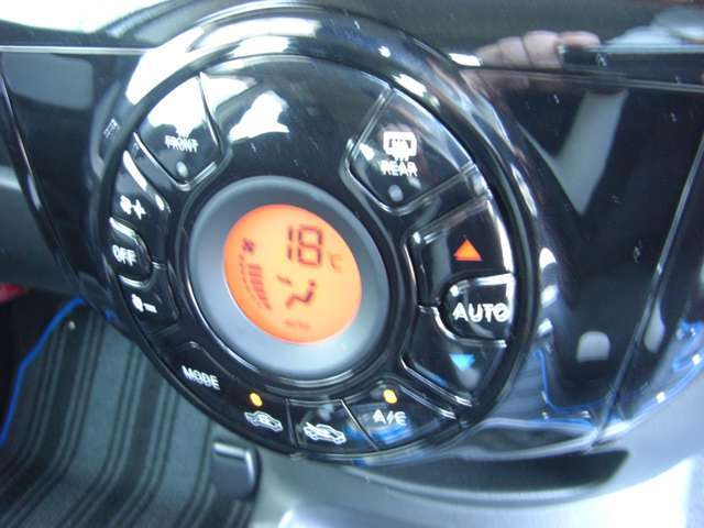 もちろんエアコンはオートエアコンです(^^♪