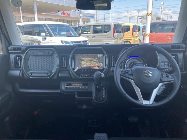 ワイドな視界を確保して、運転しやすいインパネデザインです。各種操作類は適切な位置にあり疲労を軽減します