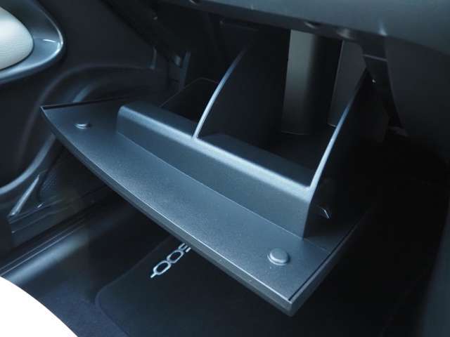 『TAG CARS RONDEN』住所：徳島市論田町本浦下91-1 電話番号：088-624-8180 営業時間：10:00-19:00 定休日：月曜日