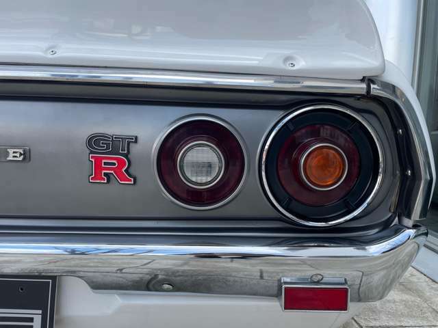 GT-R仕様となっております。GT-Rのロゴが際立ちます。