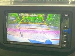 【バックカメラ】駐車時に後方がリアルタイム映像で確認できます。大型商業施設や立体駐車場での駐車時や、夜間のバック時に大活躍！運転スキルに関わらず、今や必須となった装備のひとつです！