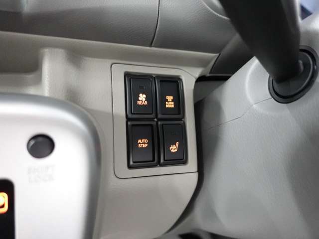 運転席シートヒータースイッチ