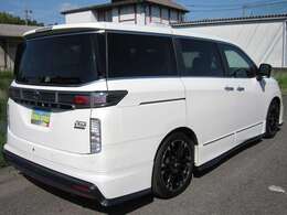 ［NISMOパフォーマンスパッケージ　Bキット］●NISMO　エアロキット（フロントアンダースポイラー＜LEDイルミネーション付＞＋サイドスカートセット＋リヤアンダースポイラー＋リヤサイドスポイラー）