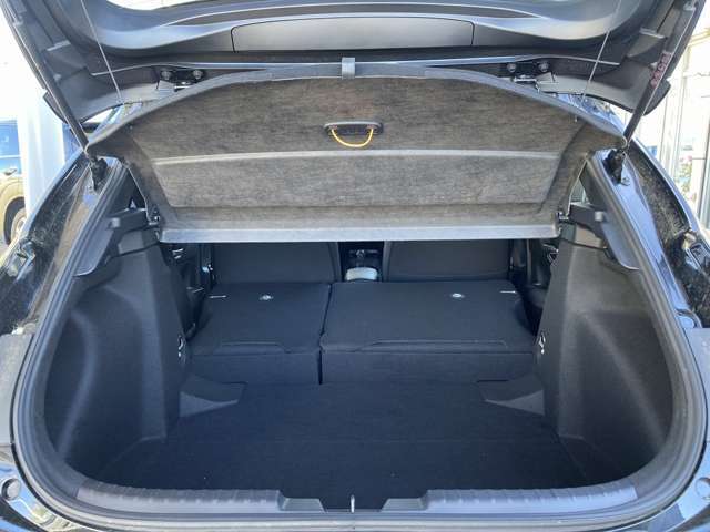 当店は新車販売・中古車販売・車検・整備・鈑金塗装・用品販売・自動車保険を取扱い、カーライフの総合店舗です。