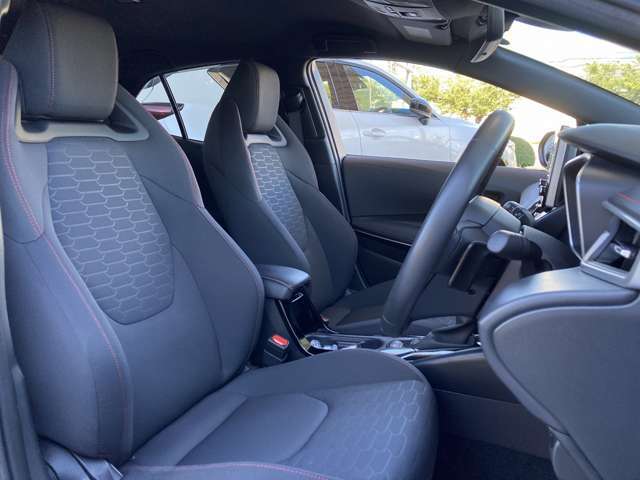 当店は新車販売・中古車販売・車検・整備・鈑金塗装・用品販売・自動車保険を取扱い、カーライフの総合店舗です。