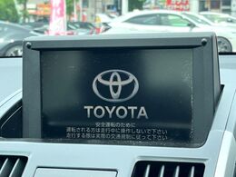 【メーカー純正ナビ】インテリアに溶け込むスタイリッシュな「専用設計」メーカーナビを装備♪視認性や操作性など基本性能にも優れ、より上質なカーライフをお楽しみいただけます。