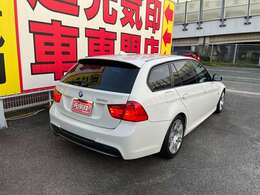 ボディタイプはセダン、ツーリング（ステーションワゴン）、グランツーリスモの3つのボディタイプがあり、グレードはStandard、Exclusive、M Sportを展開しております。